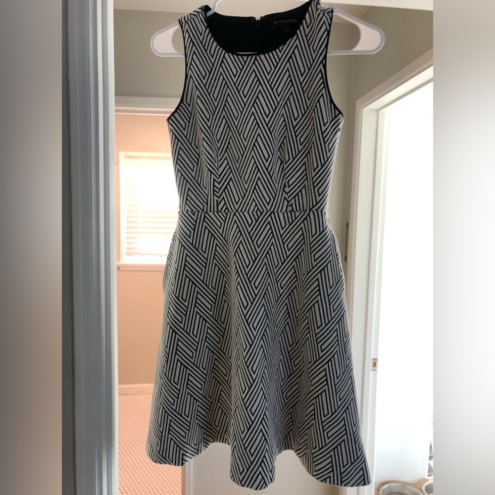 Banana republic shift dress with pockets. New without tags. Fits beautifully!
